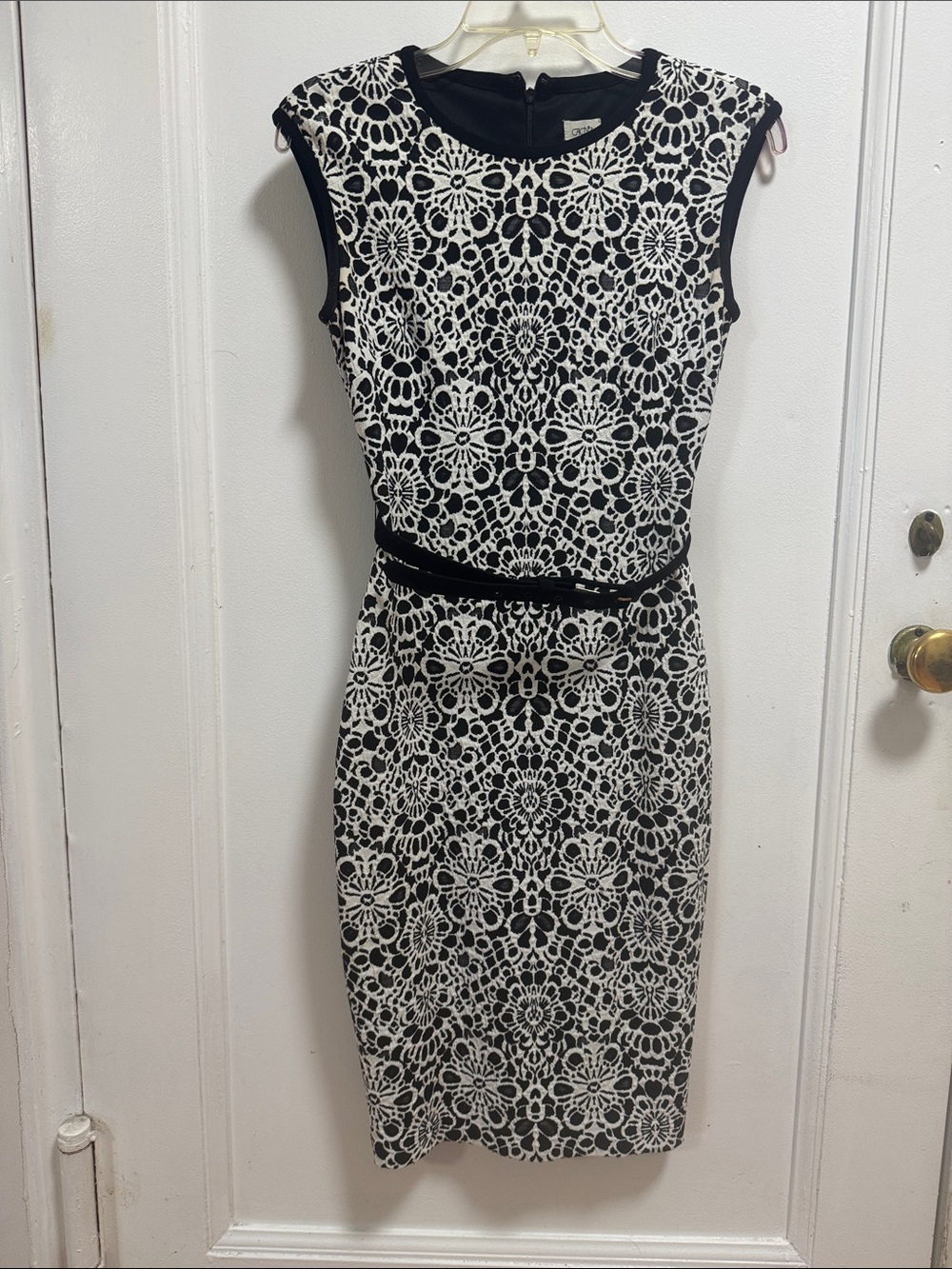 Women’s Black & White Lace-Pattern Sheath Dress